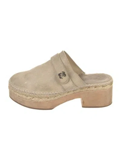 Pre-owned Chanel 2018 Interlocking Cc Logo Mules In Neutrals