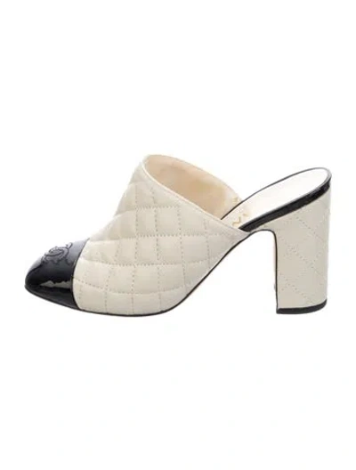 Pre-owned Chanel 2018 Interlocking Cc Logo Mules In Neutrals