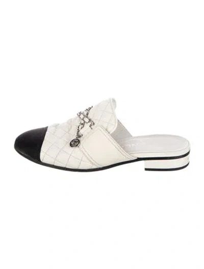 Pre-owned Chanel 2018 Interlocking Cc Logo Mules In White