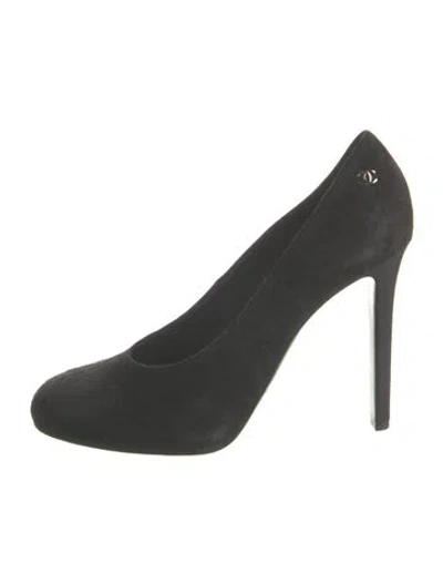 Pre-owned Chanel 2018 Interlocking Cc Logo Pumps In Black