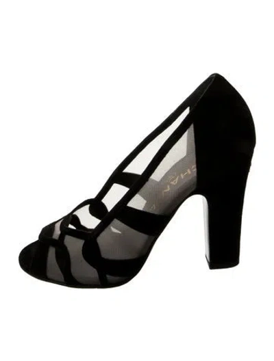 Pre-owned Chanel 2018 Interlocking Cc Logo Pumps In Black