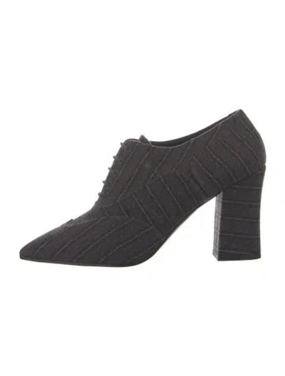 Pre-owned Chanel 2018 Interlocking Cc Logo Pumps In Gray