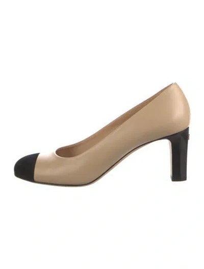 Pre-owned Chanel 2018 Interlocking Cc Logo Pumps In Neutrals