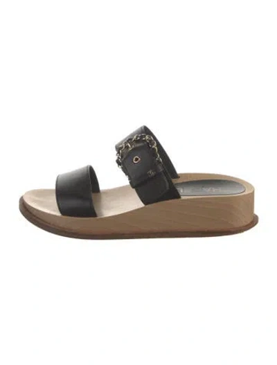Pre-owned Chanel 2018 Interlocking Cc Logo Slides In Black
