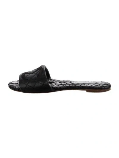 Pre-owned Chanel 2018 Interlocking Cc Logo Slides In Black
