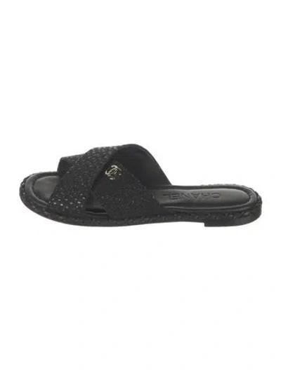 Pre-owned Chanel 2018 Interlocking Cc Logo Slides In Black