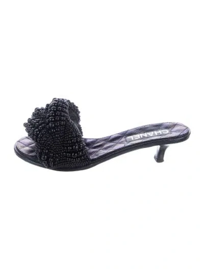 Pre-owned Chanel 2018 Interlocking Cc Logo Slides In Black