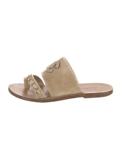 Pre-owned Chanel 2018 Interlocking Cc Logo Slides In Neutrals