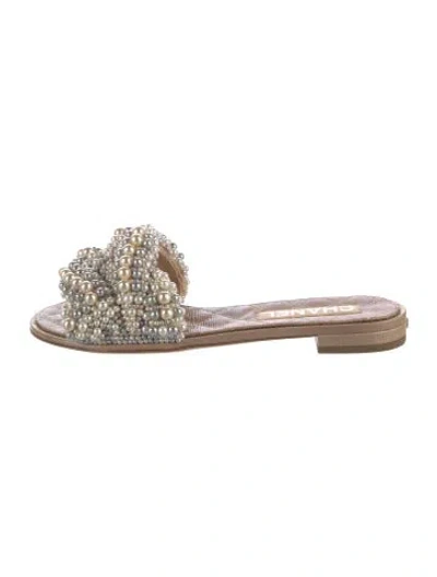 Pre-owned Chanel 2018 Interlocking Cc Logo Slides In Neutrals