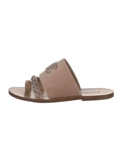 Pre-owned Chanel 2018 Interlocking Cc Logo Slides In Pink