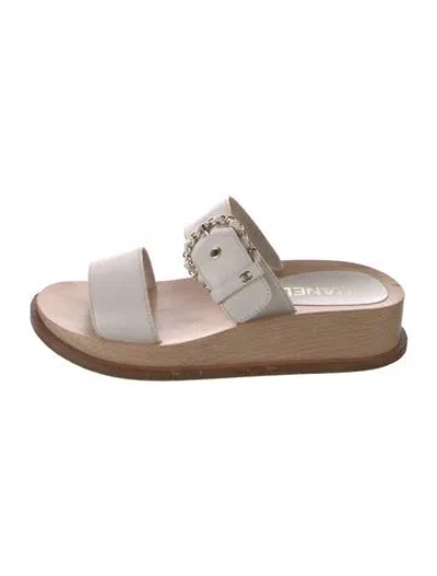 Pre-owned Chanel 2018 Interlocking Cc Logo Slides In White