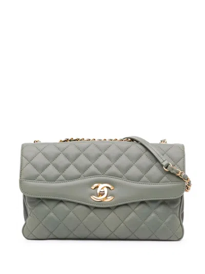 Pre-owned Chanel 2018 Large Quilted Lambskin Daily Companion Flap Shoulder Bag In Green