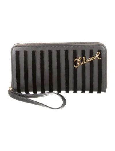 Pre-owned Chanel 2018 Paris-hamburg Wallet W/ Wristlet In Gray