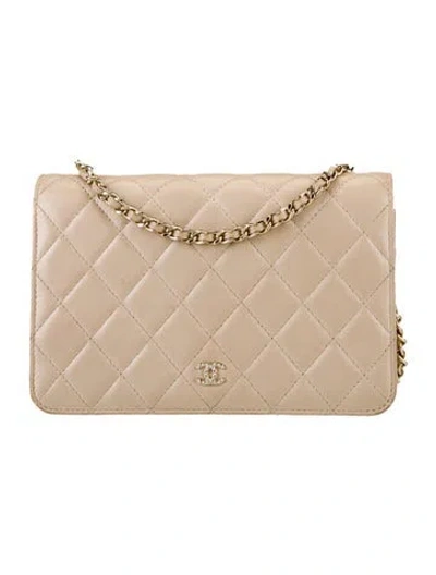 Pre-owned Chanel 2018-2019 Interlocking Cc Logo Wallet In Neutral