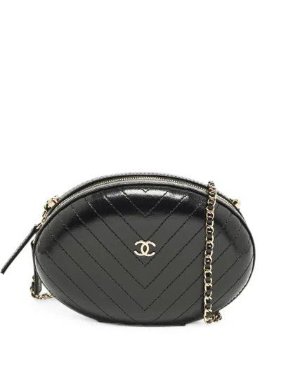Pre-owned Chanel 2018-2019 La Pausa Clutch Bag In Black