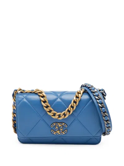 Pre-owned Chanel 2019 19 Cc-logo Chain Wallet In Blue