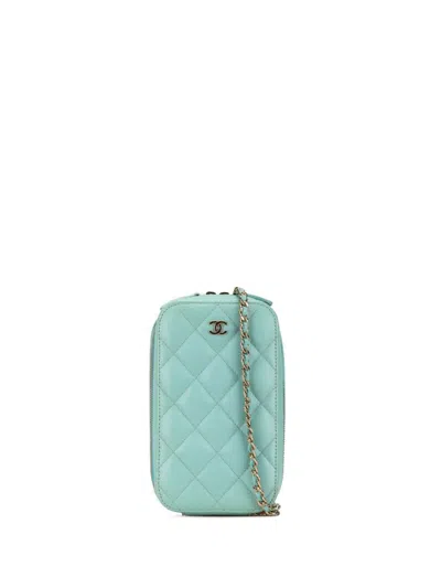 Pre-owned Chanel 2019 Cc Quilted Caviar Zip Phone Case Crossbody Bag In ブルー