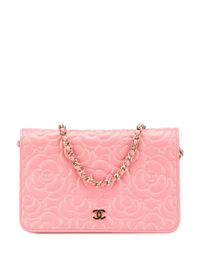 Pre-owned Chanel 2019 Cc Caviar Camellia Wallet On Chain Crossbody Bag In 粉色