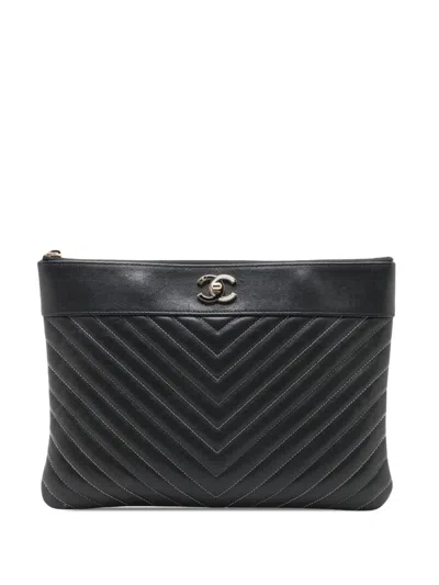 Pre-owned Chanel 2019 Cc Chevron Calfskin Clutch Bag In Black