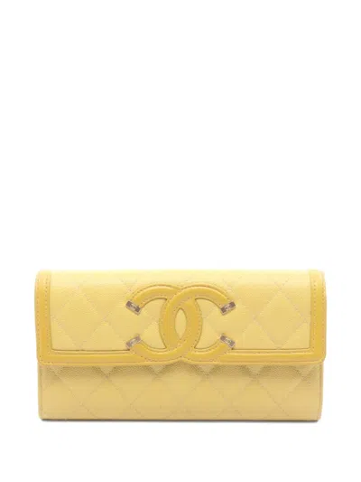 Pre-owned Chanel 2019 Cc Filigree Bi-fold Long Wallet In Yellow