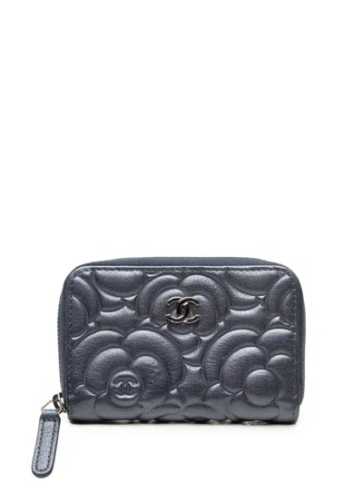 Pre-owned Chanel 2019 Cc Grained Calfskin Camellia Embossed Zip Purse Coin Pouch In Gray