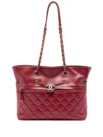 Pre-owned Chanel 2019 Cc Quilted Calfskin Front Zip Drawstring Chain Tote Bag In Red