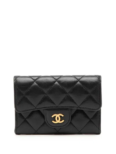 Pre-owned Chanel 2019 Cc Quilted Lambskin Flap Card Holder In Black