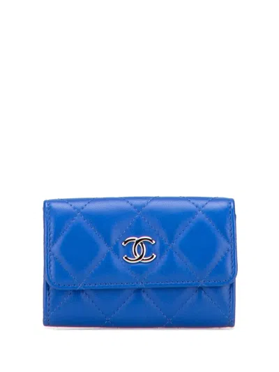 Pre-owned Chanel 2019 Cc Quilted Lambskin Flap Card Holder In Blue