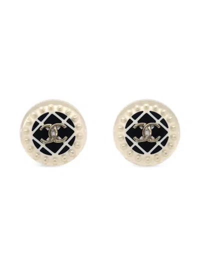 Pre-owned Chanel 2019 Cc Stud Earrings In White