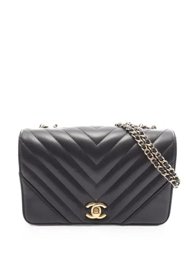 Pre-owned Chanel 2019 Chevron V-stitch Shoulder Bag In ブラック