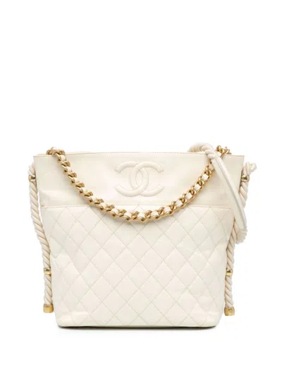 Pre-owned Chanel 2019 Crumpled Calfskin En Vogue Rope Satchel In 白色