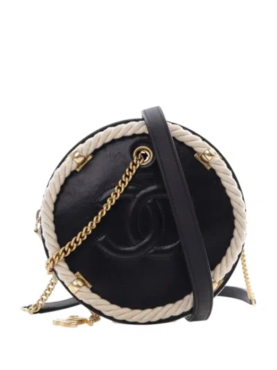 Pre-owned Chanel 2019 Crumpled Calfskin En Vogue Round Bag Satchel In White