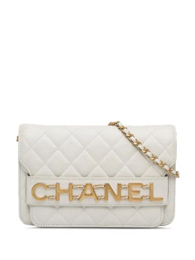 Pre-owned Chanel 2019 Enchained Wallet-on-chain In White
