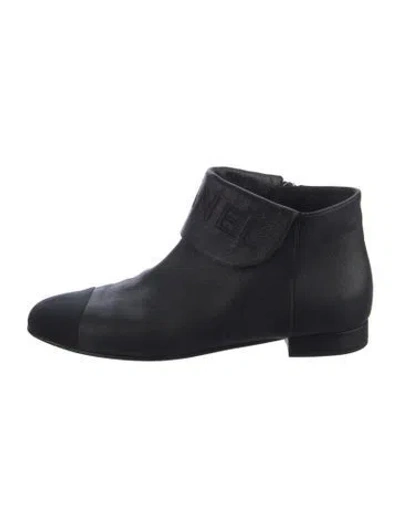 Pre-owned Chanel 2019 Interlocking Cc Logo Boots In Black