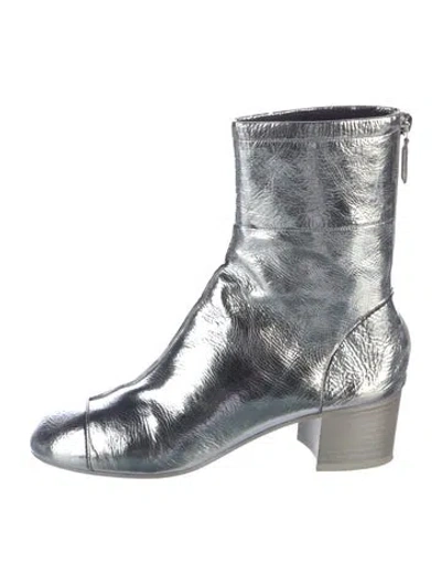 Pre-owned Chanel 2019 Interlocking Cc Logo Boots In Metallic/silver