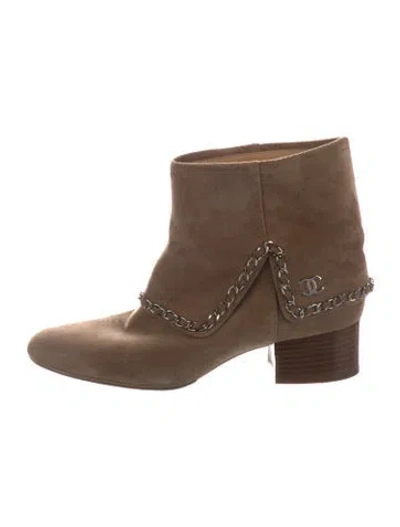 Pre-owned Chanel 2019 Interlocking Cc Logo Boots In Neutrals