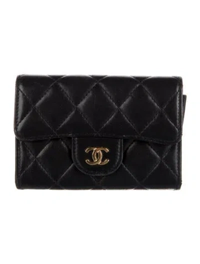 Pre-owned Chanel 2019 Interlocking Cc Logo Card Holder In Black