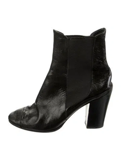 Pre-owned Chanel 2019 Interlocking Cc Logo Chelsea Boots In Black