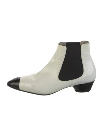 Pre-owned Chanel 2019 Interlocking Cc Logo Chelsea Boots In White