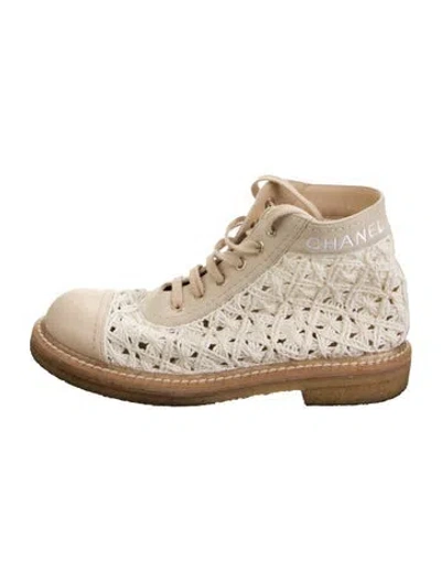 Pre-owned Chanel 2019 Interlocking Cc Logo Combat Boots In Neutrals