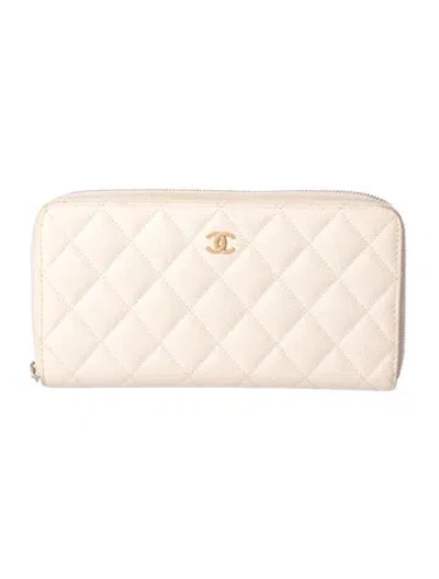 Pre-owned Chanel 2019 Interlocking Cc Logo Continental Wallet In Neutral