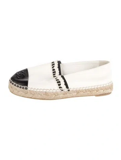 Pre-owned Chanel 2019 Interlocking Cc Logo Espadrilles In White