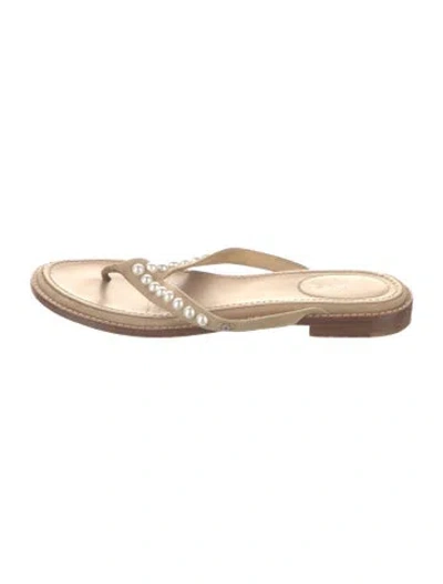 Pre-owned Chanel 2019 Interlocking Cc Logo Flip Flops In Neutrals/white