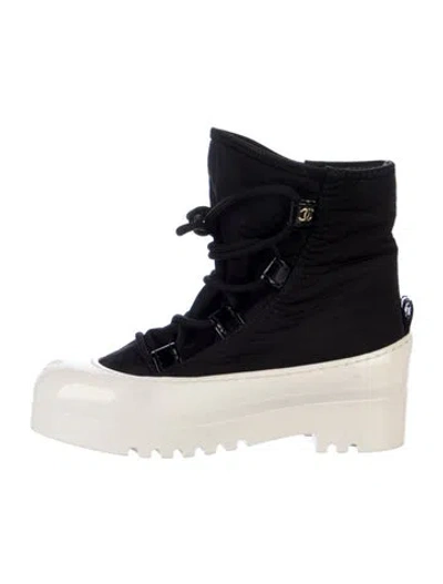 Pre-owned Chanel 2019 Interlocking Cc Logo Lace-up Boots In Black
