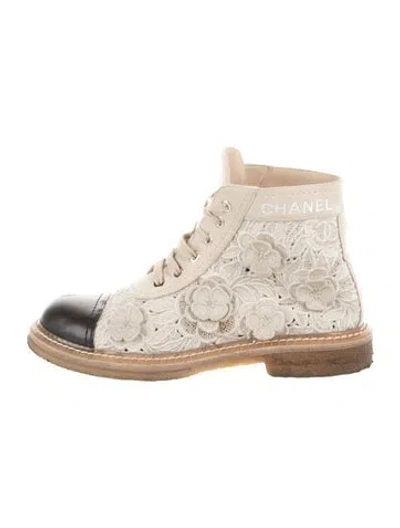 Pre-owned Chanel 2019 Interlocking Cc Logo Lace-up Boots In Black/neutrals