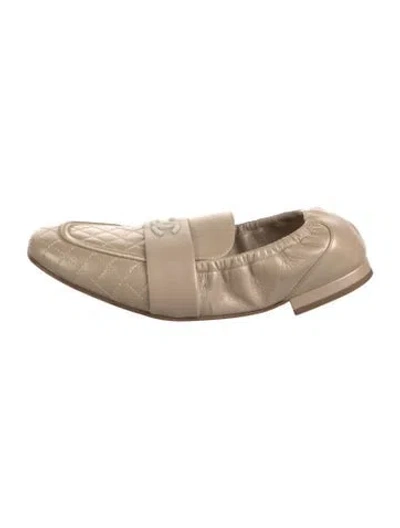 Pre-owned Chanel 2019 Interlocking Cc Logo Loafers In Neutral