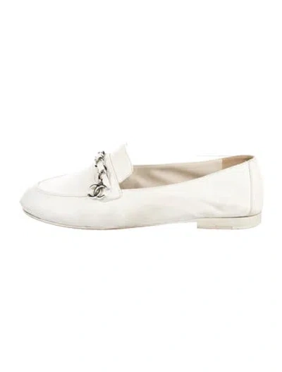 Pre-owned Chanel 2019 Interlocking Cc Logo Loafers In White