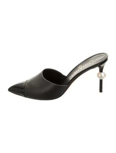 Pre-owned Chanel 2019 Interlocking Cc Logo Mules In Black