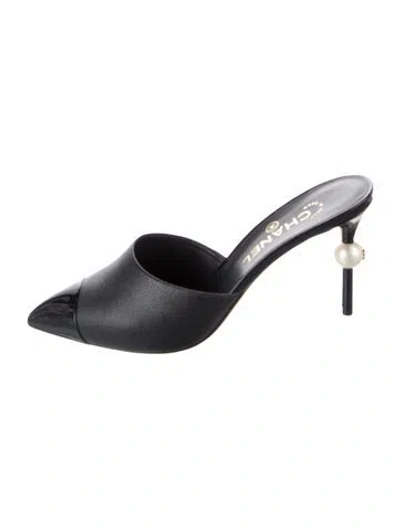 Pre-owned Chanel 2019 Interlocking Cc Logo Mules In Black