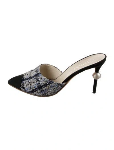 Pre-owned Chanel 2019 Interlocking Cc Logo Mules In Blue/white